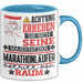Marathonläufer Geschenk Tasse Lustiger Spruch Erheben Sie Sich Der Marathonläufer Betritt den Raum Blau Trendation