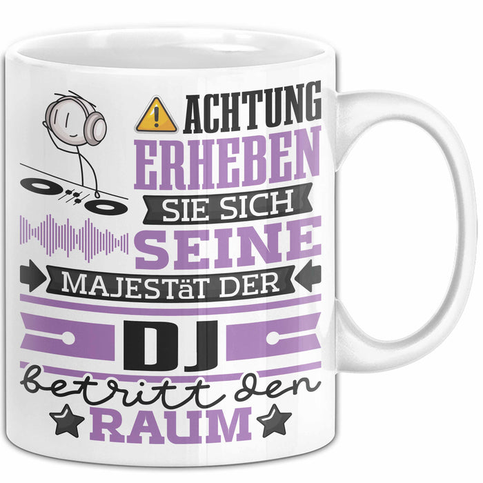 DJ Geschenk Tasse Lustiger Spruch Erheben Sie Sich Der DJ Betritt den Raum Weiß Trendation
