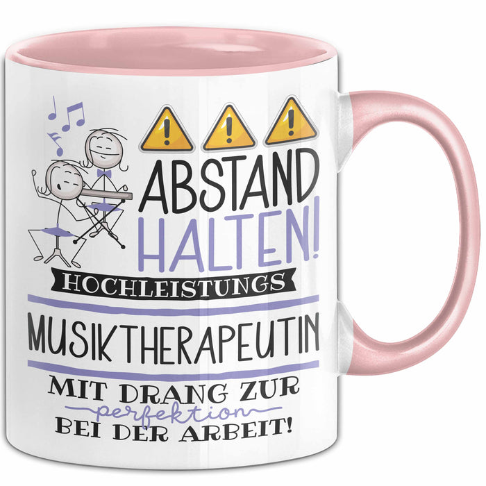 Musiktherapeutin Tasse Geschenk Lustig Abstand Halten Hochleistungs-Musiktherapeutin Mit Drang Zur Perfektion Bei Der Arbeit Rosa Trendation