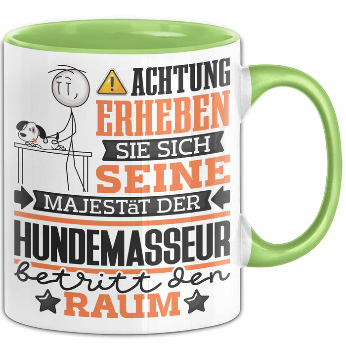 Hundemasseur Geschenk Tasse Lustiger Spruch Erheben Sie Sich Der Hundemasseur Betritt den Raum Grün Trendation