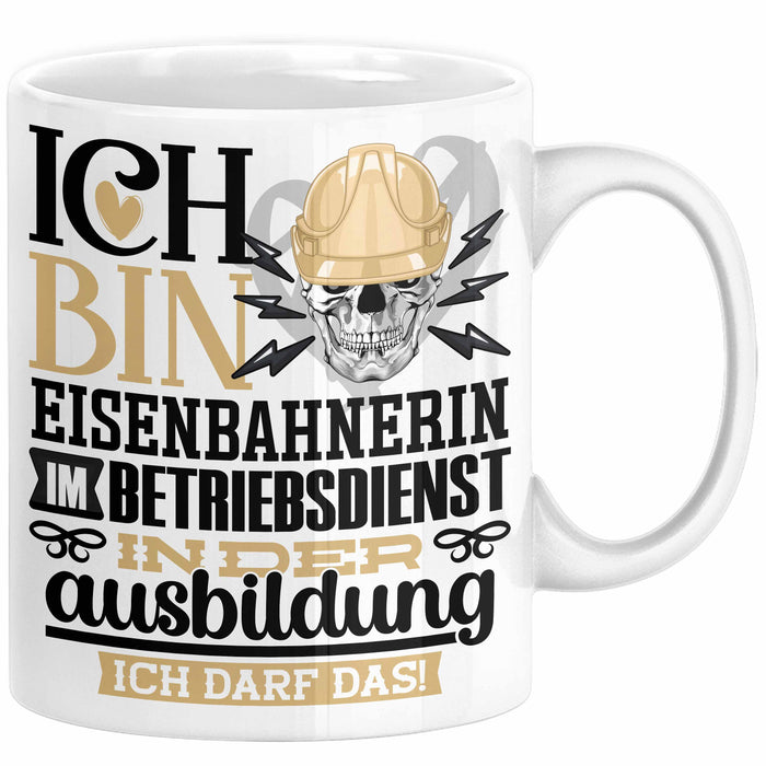 Eisenbahnerin im Betriebsdienst Ausbildung Start Geschenk Tasse Ich Bin Eisenbahnerin im Betriebsdienst In Der Ausbildung Ich Darf Das Kaffee-Becher Geschenkidee Weiß Trendation