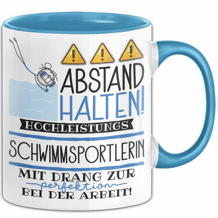 Schwimmsportlerin Tasse Geschenk Lustig Abstand Halten Hochleistungs-Schwimmsportlerin Mit Drang Zur Perfektion Bei Der Arbeit Blau Trendation