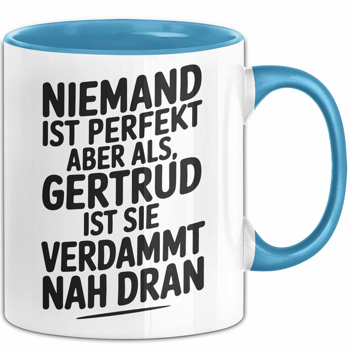 Gertrud Tasse Geschenk Niemand Ist Perfekt Gertrud Verdammt Nah Dran Geschenkidee Blau Trendation