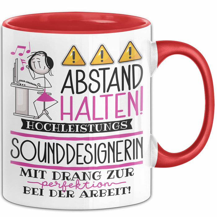 Sounddesignerin Tasse Geschenk Lustig Abstand Halten Hochleistungs-Sounddesignerin Mit Drang Zur Perfektion Bei Der Arbeit Rot Trendation