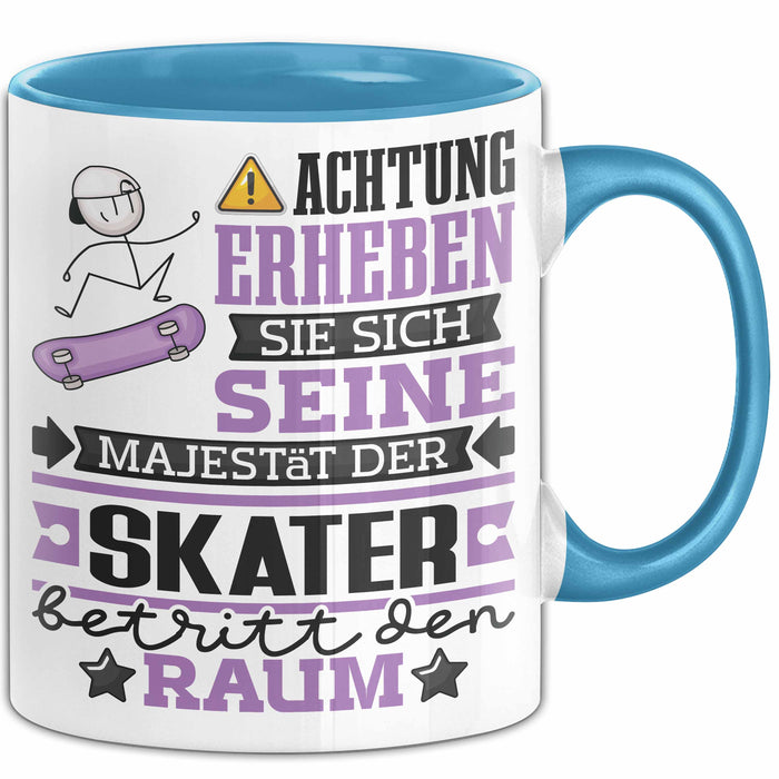 Skater Geschenk Tasse Lustiger Spruch Erheben Sie Sich Der Skater Betritt den Raum Blau Trendation