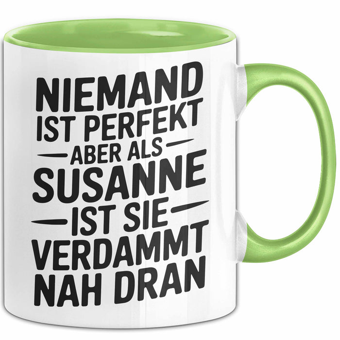 Susanne Tasse Geschenk Niemand Ist Perfekt Susanne Verdammt Nah Dran Geschenkidee Grün Trendation