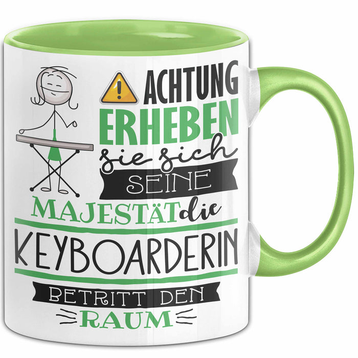 Keyboarderin Tasse Geschenk Lustiger Spruch Bitte Erheben Sie Sich Seine Majestät Die Keyboarderin Betritt Den Raum Grün Trendation