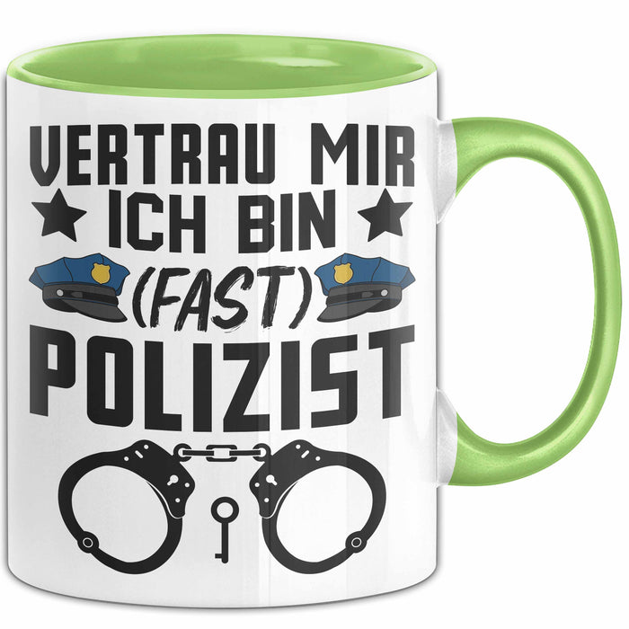 Polizist Tasse Geschenk Ausbildung Vertrau Mir Ich Bin Fast Polizist Polizei Grün Trendation