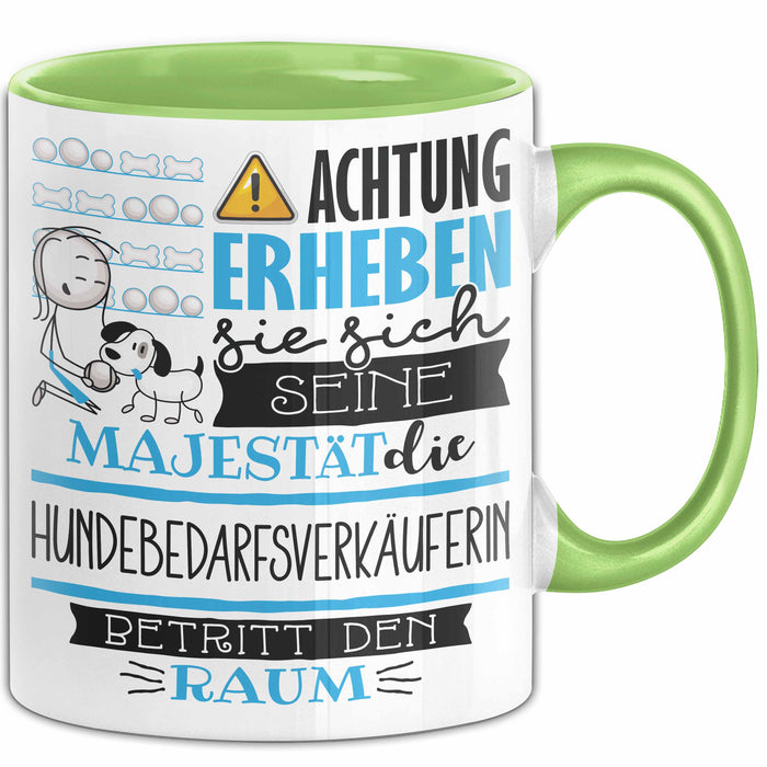 Hundebedarfsverkäuferin Tasse Geschenk Lustiger Spruch Bitte Erheben Sie Sich Seine Majestät Die Hundebedarfsverkäuferin Betritt Den Raum Grün Trendation