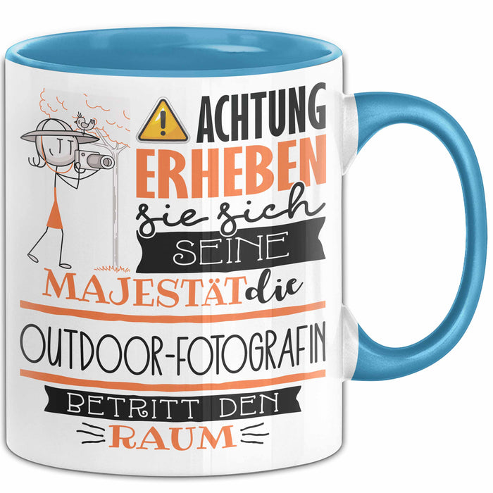 Outdoor-Fotografin Tasse Geschenk Lustiger Spruch Bitte Erheben Sie Sich Seine Majestät Die Outdoor-Fotografin Betritt Den Raum Blau Trendation