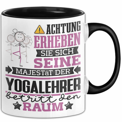 Yogalehrer Geschenk Tasse Lustiger Spruch Erheben Sie Sich Der Yogalehrer Betritt den Raum Schwarz Trendation