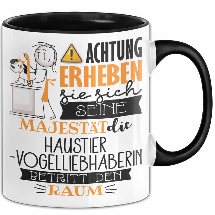 Haustier-Modedesignerin Tasse Geschenk Lustiger Spruch Bitte Erheben Sie Sich Seine Majestät Die Haustier-Modedesignerin Betritt Den Raum Schwarz Trendation