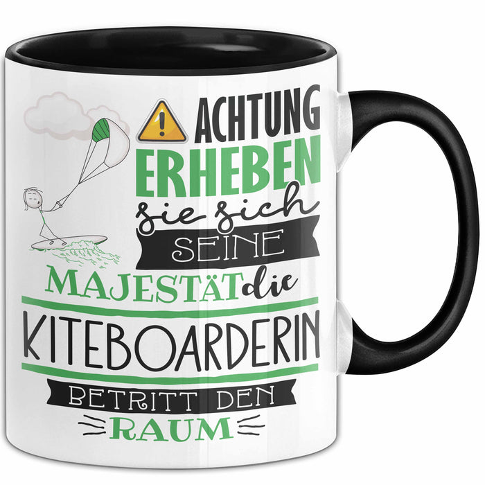 Kiteboarderin Tasse Geschenk Lustiger Spruch Bitte Erheben Sie Sich Seine Majestät Die Kiteboarderin Betritt Den Raum Schwarz Trendation