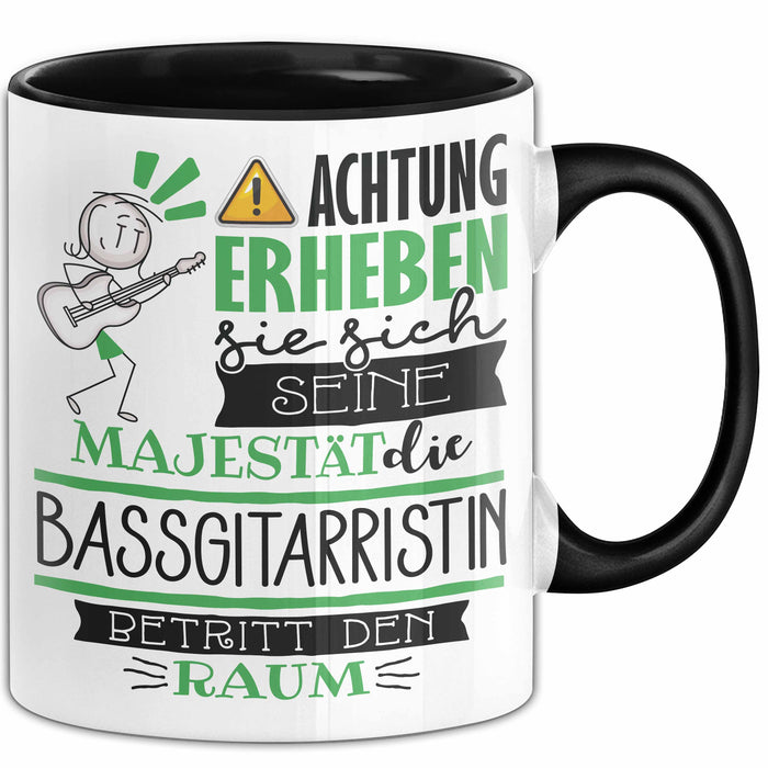 Bassgitarristin Tasse Geschenk Lustiger Spruch Bitte Erheben Sie Sich Seine Majestät Die Bassgitarristin Betritt Den Raum Schwarz Trendation