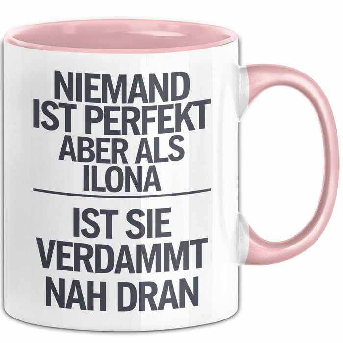 Ilona Tasse Geschenk Niemand Ist Perfekt Ilona Verdammt Nah Dran Geschenkidee Rosa Trendation