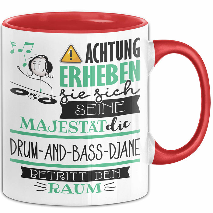 Drum-and-Bass-DJane Tasse Geschenk Lustiger Spruch Bitte Erheben Sie Sich Seine Majestät Die Drum-and-Bass-DJane Betritt Den Raum Rot Trendation