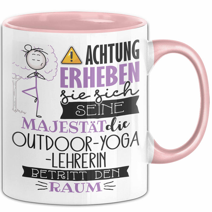 Outdoor-Yoga-Lehrerin Tasse Geschenk Lustiger Spruch Bitte Erheben Sie Sich Seine Majestät Die Outdoor-Yoga-Lehrerin Betritt Den Raum Rosa Trendation