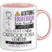 Outdoor-Yoga-Lehrerin Tasse Geschenk Lustiger Spruch Bitte Erheben Sie Sich Seine Majestät Die Outdoor-Yoga-Lehrerin Betritt Den Raum Rosa Trendation