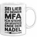 Medizinischer Assistent Arzt Tasse Geschenk Lustige Geschenkidee Spruch Sei Lieb Zu Deiner Mfa Ich Stehe Am Besseren Ende Der Nadel Weiß Trendation