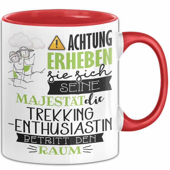 Trekking-Enthusiastin Tasse Geschenk Lustiger Spruch Bitte Erheben Sie Sich Seine Majestät Die Trekking-Enthusiastin Betritt Den Raum Rot Trendation