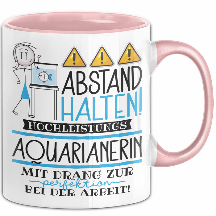 Aquarianerin Tasse Geschenk Lustig Abstand Halten Hochleistungs-Aquarianerin Mit Drang Zur Perfektion Bei Der Arbeit Rosa Trendation