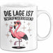 Flamingo Trinkend Tasse Geschenk Lustige Geschenkidee Spruch Die Lage Ist Besäufniserregend Weiß Trendation
