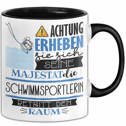 Schwimmsportlerin Tasse Geschenk Lustiger Spruch Bitte Erheben Sie Sich Seine Majestät Die Schwimmsportlerin Betritt Den Raum Schwarz Trendation