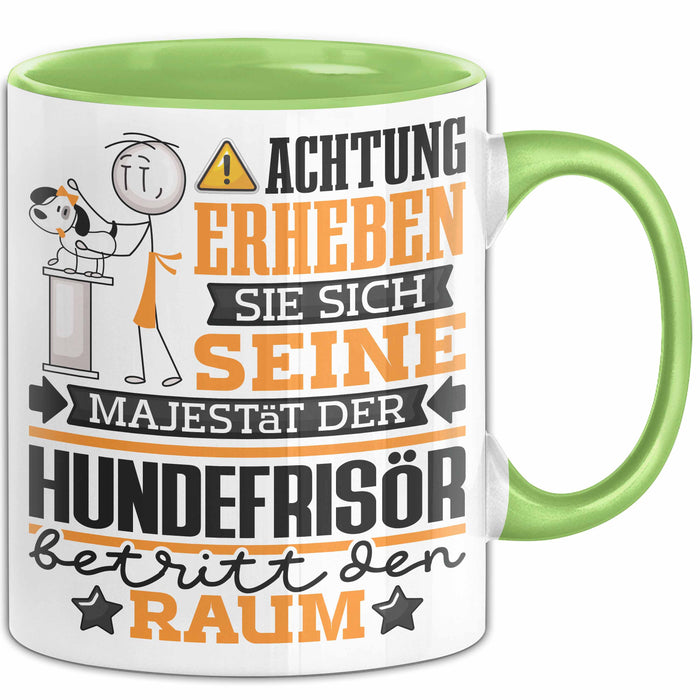Hundefrisör Geschenk Tasse Lustiger Spruch Erheben Sie Sich Der Hundefrisör Betritt den Raum Grün Trendation