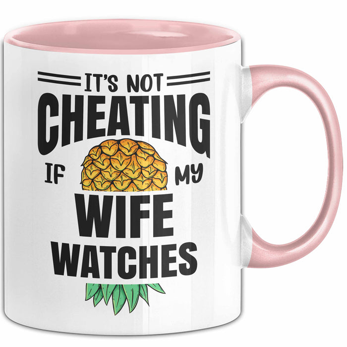 Its Not Cheating Im My Wife Watches Annanas Tasse Geschenk Becher Rosa Trendation
