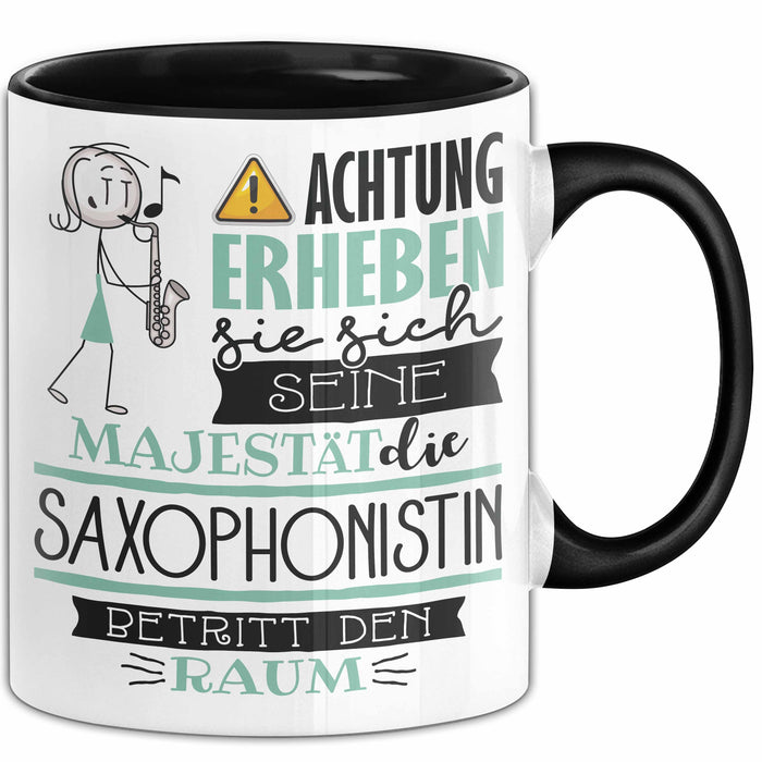 Saxophonistin Tasse Geschenk Lustiger Spruch Bitte Erheben Sie Sich Seine Majestät Die Saxophonistin Betritt Den Raum Schwarz Trendation