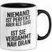 Susi Tasse Geschenk Niemand Ist Perfekt Susi Verdammt Nah Dran Geschenkidee Schwarz Trendation