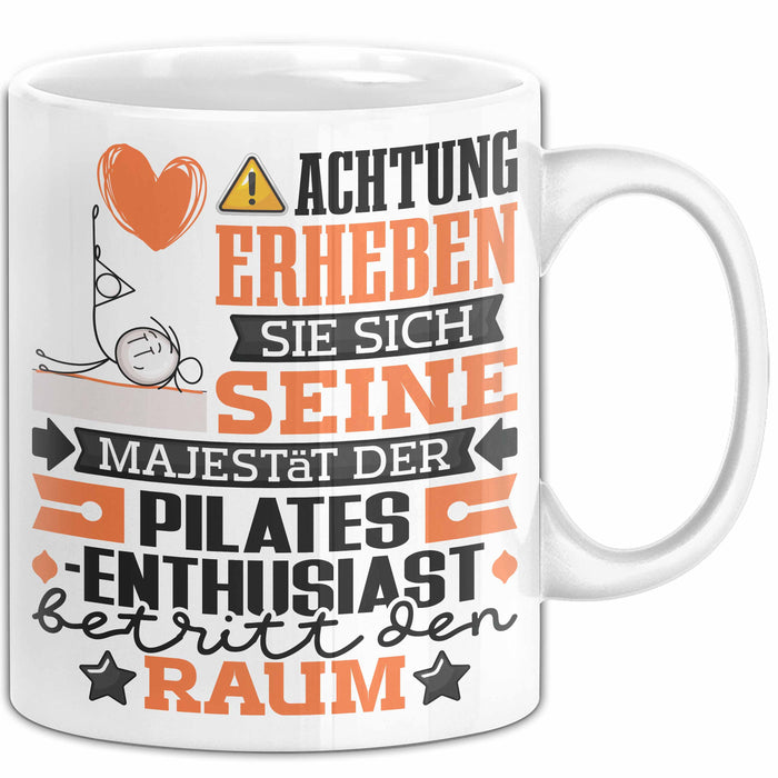 Pilates-Enthusiast Geschenk Tasse Lustiger Spruch Erheben Sie Sich Der Pilates-Enthusiast Betritt den Raum Weiß Trendation