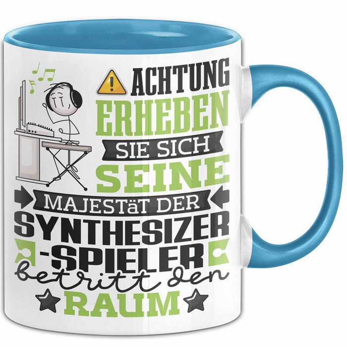Synthesizer-Spieler Geschenk Tasse Lustiger Spruch Erheben Sie Sich Der Synthesizer-Spieler Betritt den Raum Blau Trendation