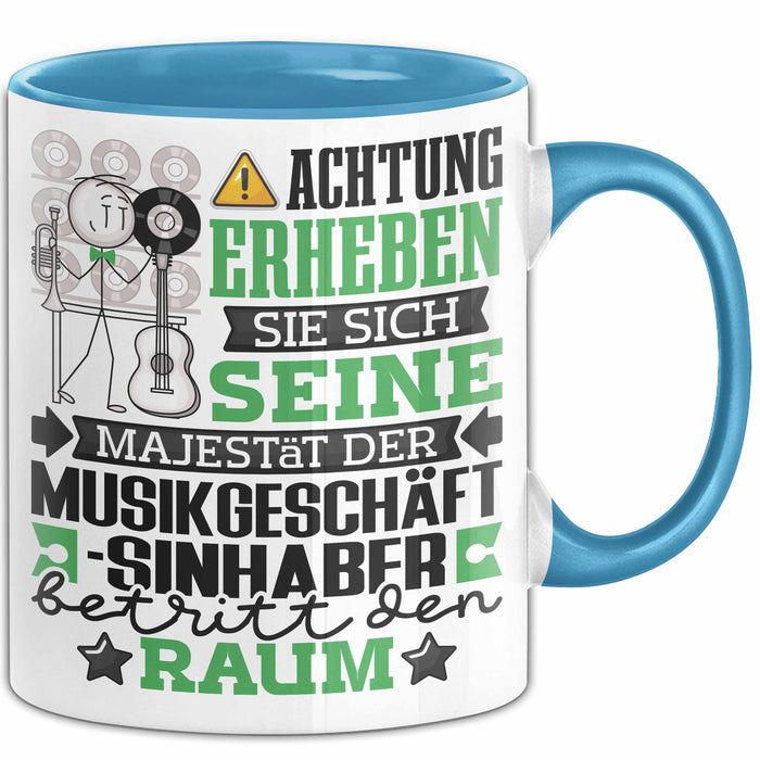 Musikgeschäftsinhaber Geschenk Tasse Lustiger Spruch Erheben Sie Sich Der Musikgeschäftsinhaber Betritt den Raum Blau Trendation