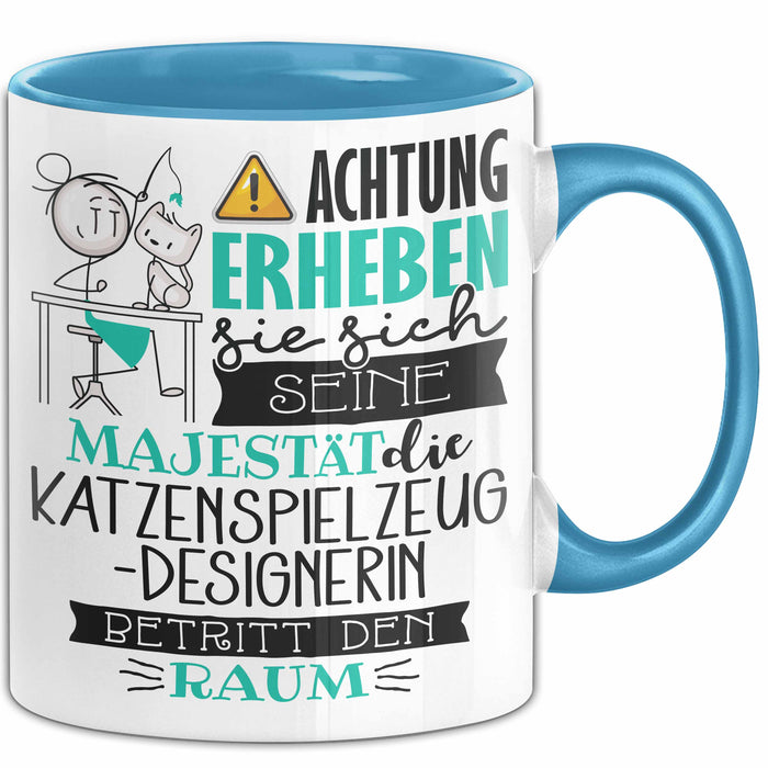 Katzenspielzeug-Designerin Tasse Geschenk Lustiger Spruch Bitte Erheben Sie Sich Seine Majestät Die Katzenspielzeug-Designerin Betritt Den Raum Blau Trendation