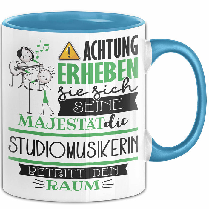 Studiomusikerin Tasse Geschenk Lustiger Spruch Bitte Erheben Sie Sich Seine Majestät Die Studiomusikerin Betritt Den Raum Blau Trendation