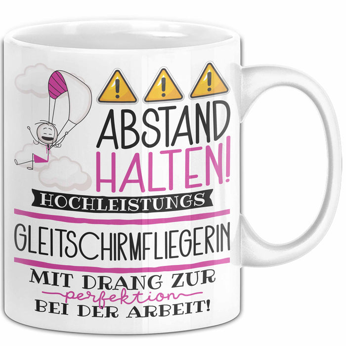 Gleitschirmfliegerin Tasse Geschenk Lustig Abstand Halten Hochleistungs-Gleitschirmfliegerin Mit Drang Zur Perfektion Bei Der Arbeit Weiß Trendation