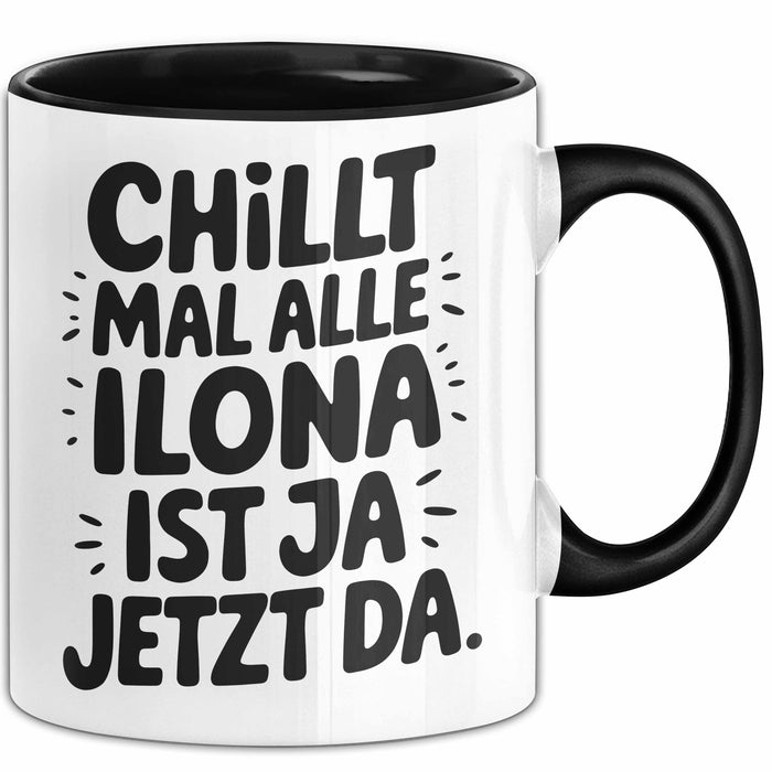 Ilona Tasse Geschenk Chillt Mal Alle Ilona Ist Ja Jetzt Da Geschenkidee Becher mit Name Schwarz Trendation
