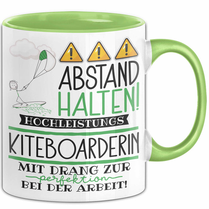 Kiteboarderin Tasse Geschenk Lustig Abstand Halten Hochleistungs-Kiteboarderin Mit Drang Zur Perfektion Bei Der Arbeit Grün Trendation