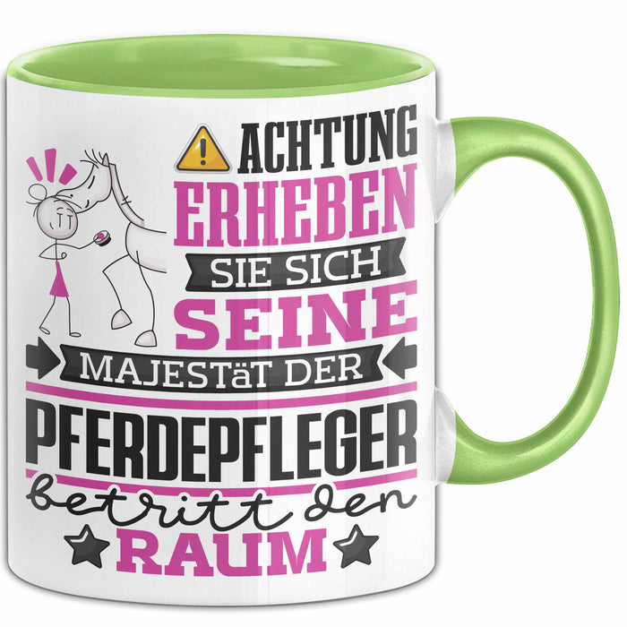 Pferdepfleger Geschenk Tasse Lustiger Spruch Erheben Sie Sich Der Pferdepfleger Betritt den Raum Grün Trendation