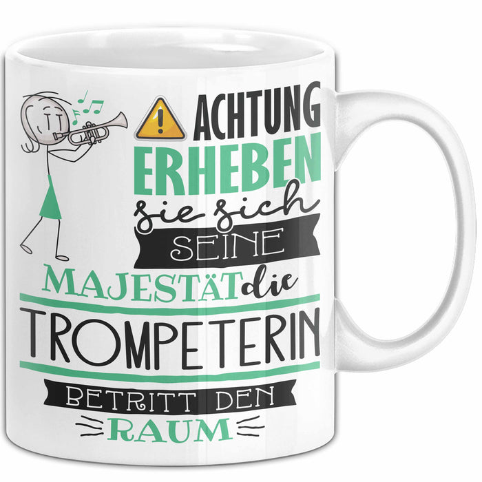 Trompeterin Tasse Geschenk Lustiger Spruch Bitte Erheben Sie Sich Seine Majestät Die Trompeterin Betritt Den Raum Weiß Trendation