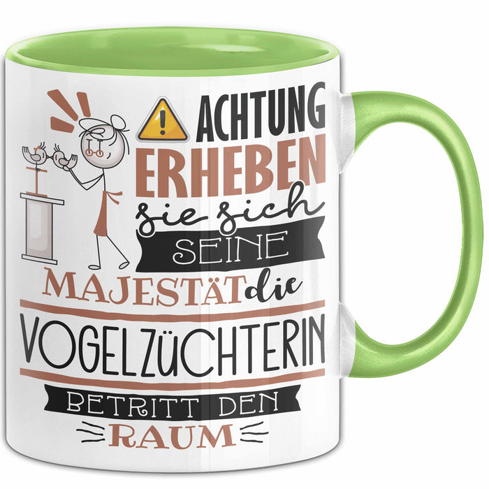 Vogelzüchterin Tasse Geschenk Lustiger Spruch Bitte Erheben Sie Sich Seine Majestät Die Vogelzüchterin Betritt Den Raum Grün Trendation