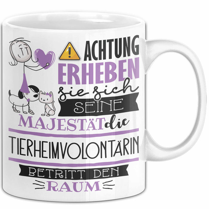 Tierheimvolontärin Tasse Geschenk Lustiger Spruch Bitte Erheben Sie Sich Seine Majestät Die Tierheimvolontärin Betritt Den Raum Weiß Trendation