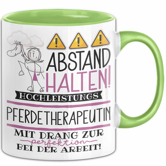 Pferdetherapeutin Tasse Geschenk Lustig Abstand Halten Hochleistungs-Pferdetherapeutin Mit Drang Zur Perfektion Bei Der Arbeit Grün Trendation