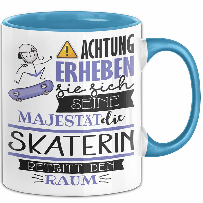 Skaterin Tasse Geschenk Lustiger Spruch Bitte Erheben Sie Sich Seine Majestät Die Skaterin Betritt Den Raum Blau Trendation