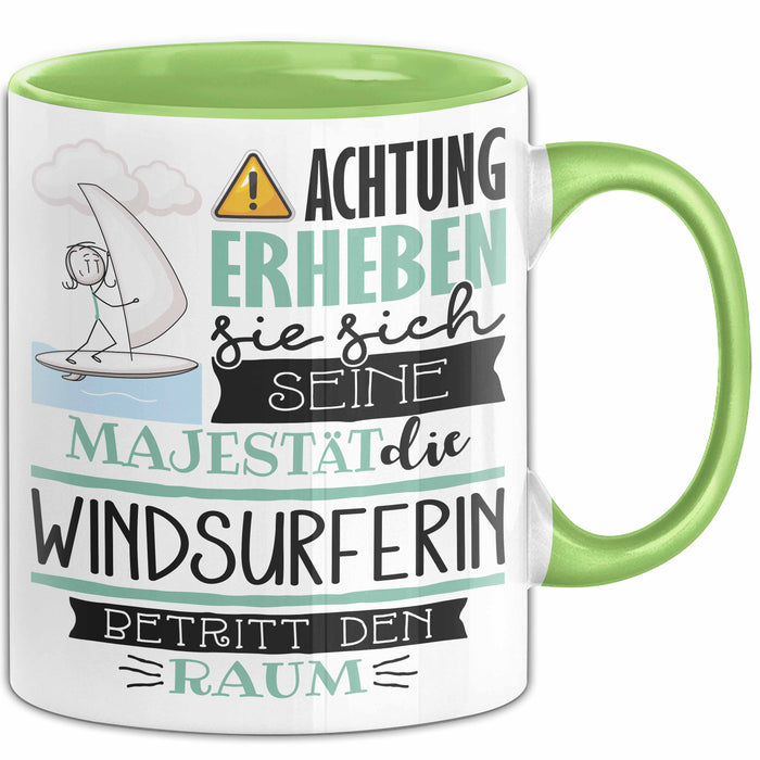 Windsurferin Tasse Geschenk Lustiger Spruch Bitte Erheben Sie Sich Seine Majestät Die Windsurferin Betritt Den Raum Grün Trendation