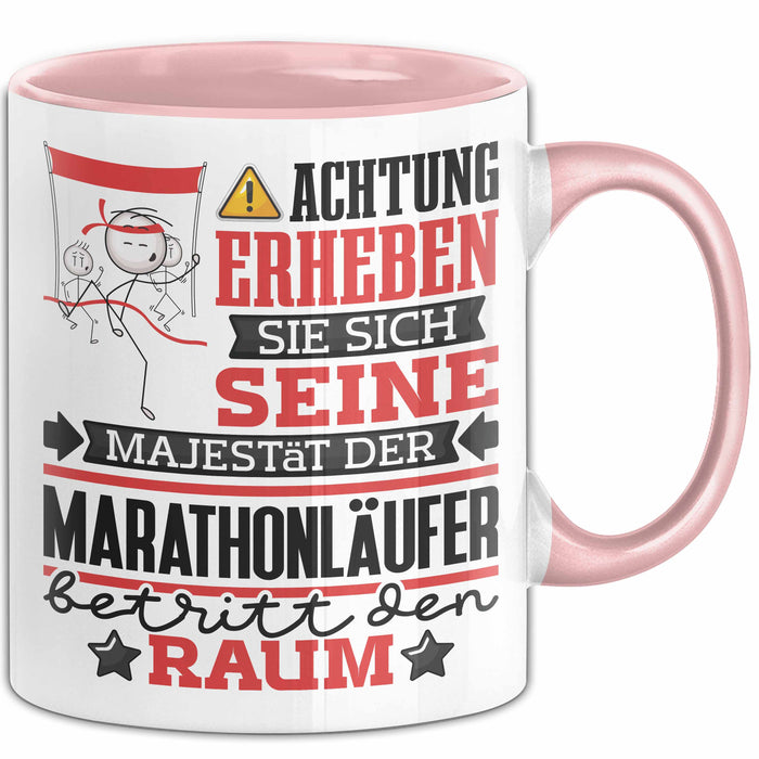 Marathonläufer Geschenk Tasse Lustiger Spruch Erheben Sie Sich Der Marathonläufer Betritt den Raum Rosa Trendation