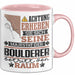 Boulderer Geschenk Tasse Lustiger Spruch Erheben Sie Sich Der Boulderer Betritt den Raum Rosa Trendation