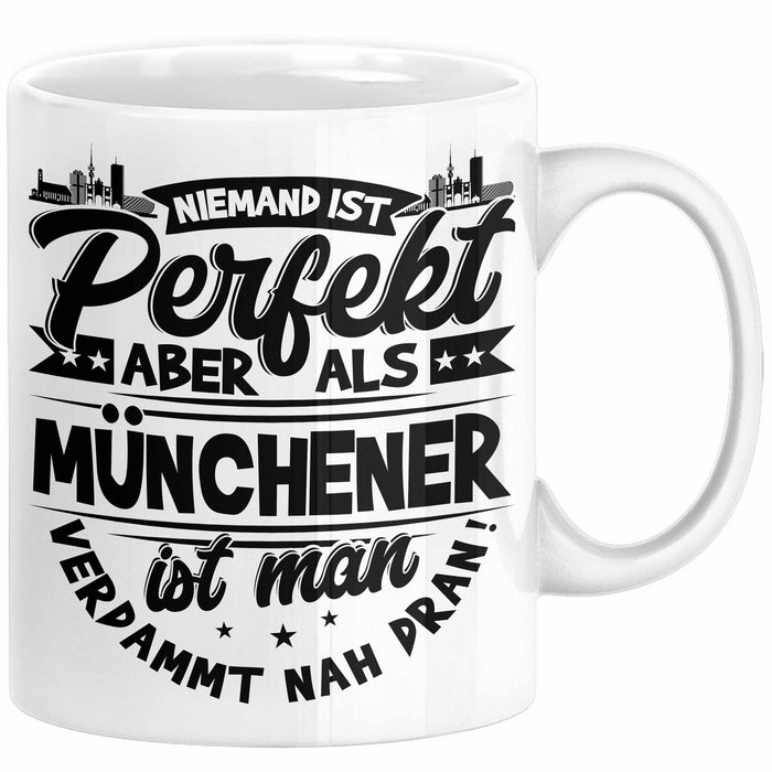 München Tasse Geschenk Heimat Münchener Geschenkidee Kaffee-Becher Bayern Niemand Ist Perfekt Aber Als Münchener Ist Man Verdammt Nah Dran Weiß Trendation