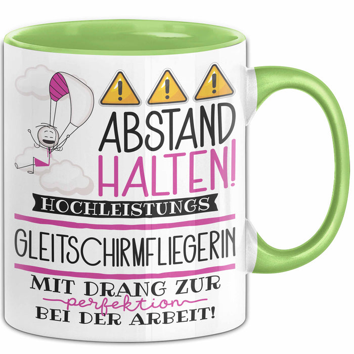 Gleitschirmfliegerin Tasse Geschenk Lustig Abstand Halten Hochleistungs-Gleitschirmfliegerin Mit Drang Zur Perfektion Bei Der Arbeit Grün Trendation